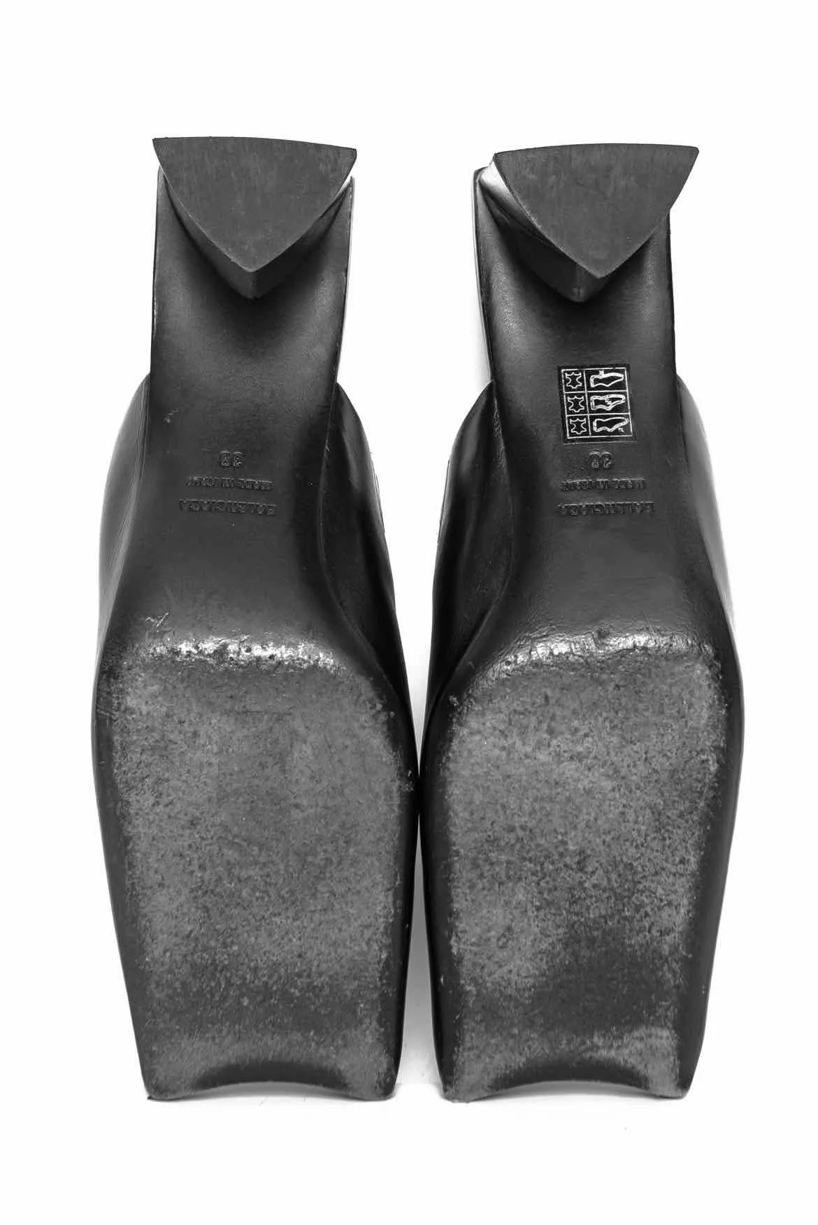 Balenciaga Size 38 Mules & Clogs