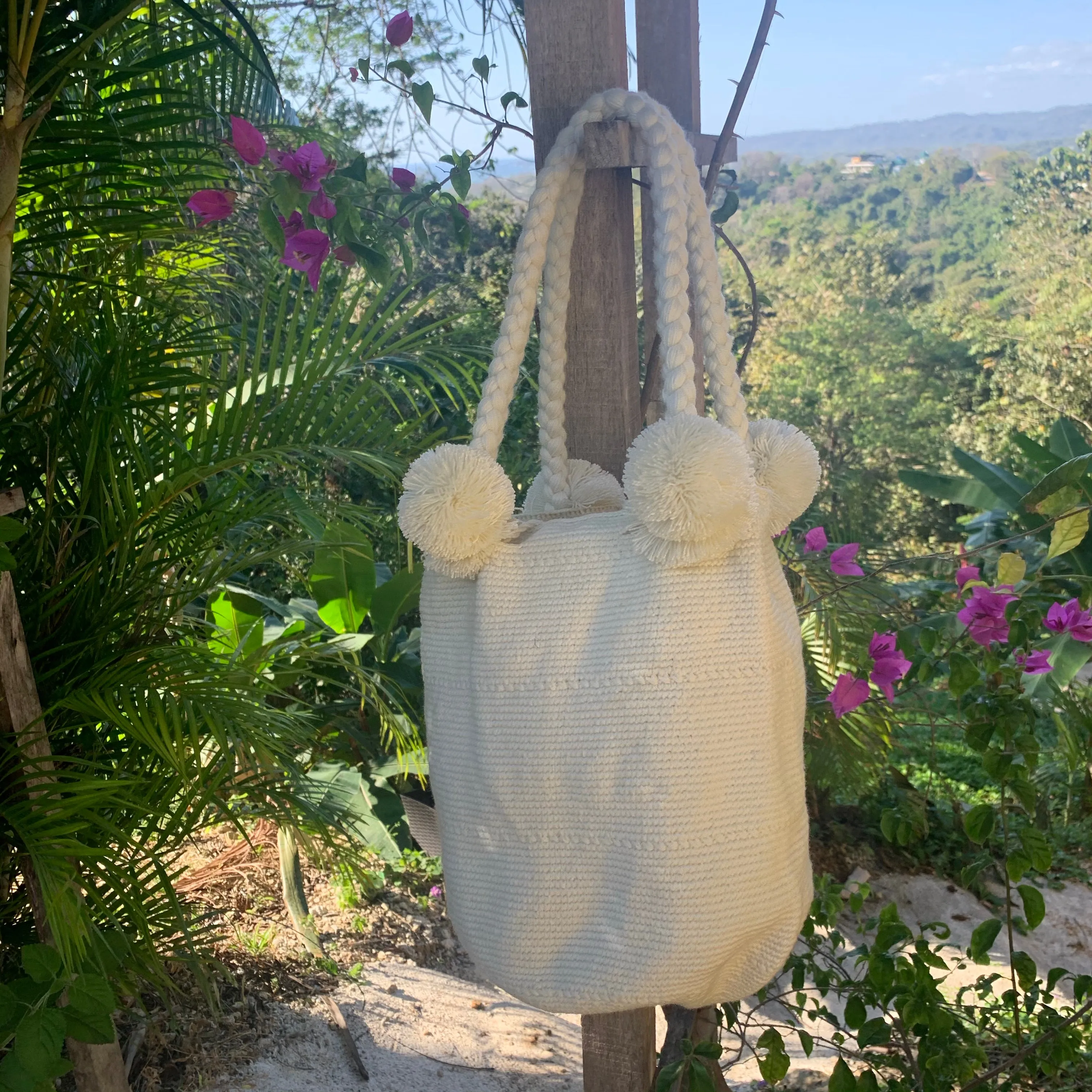 Cream Pom Pom Mochila