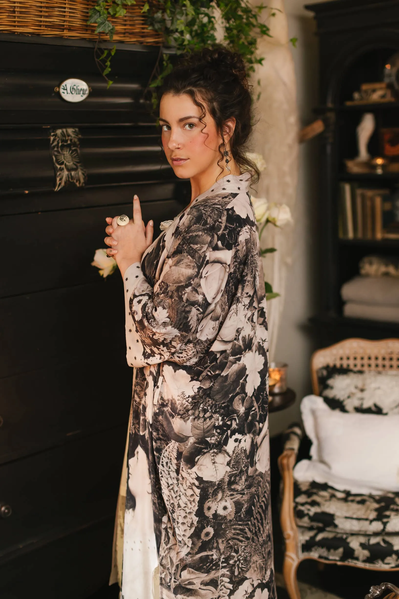 Market of Stars - The Looking Glass Bamboo Duster Kimono Robe